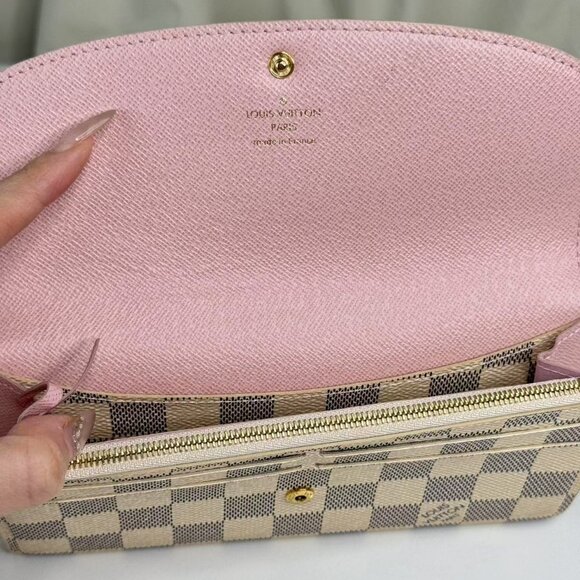 Louis Vuitton Damier Azur Wallet with Classic Checkerboard Design - Picture 7 of 7